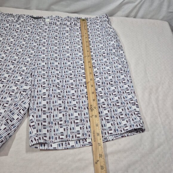 Round tree & Yorke Men's Shorts Size 42 Performance Flat Front Bright White (54 - Picture 4 of 10